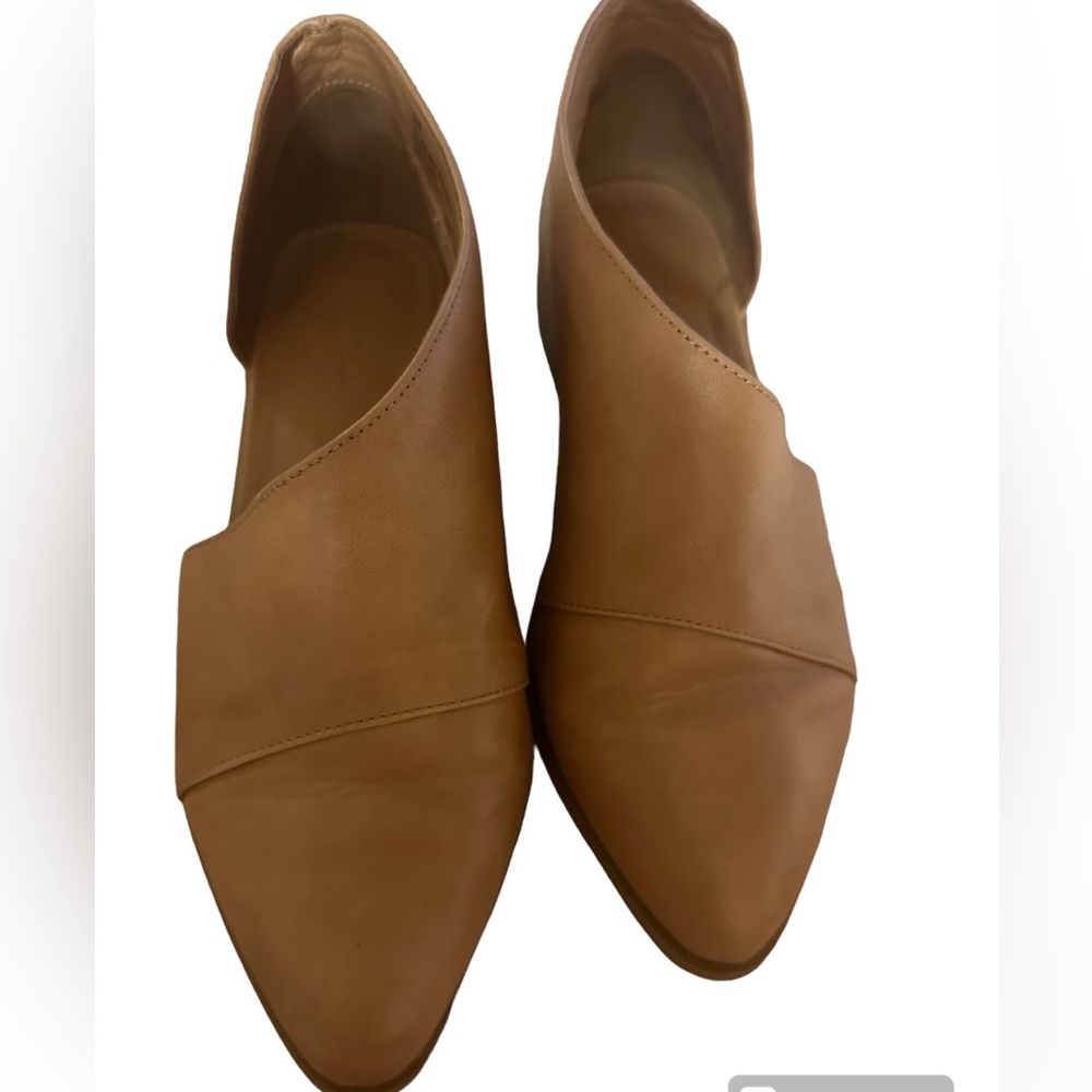 Universal tread cutout anklet booties